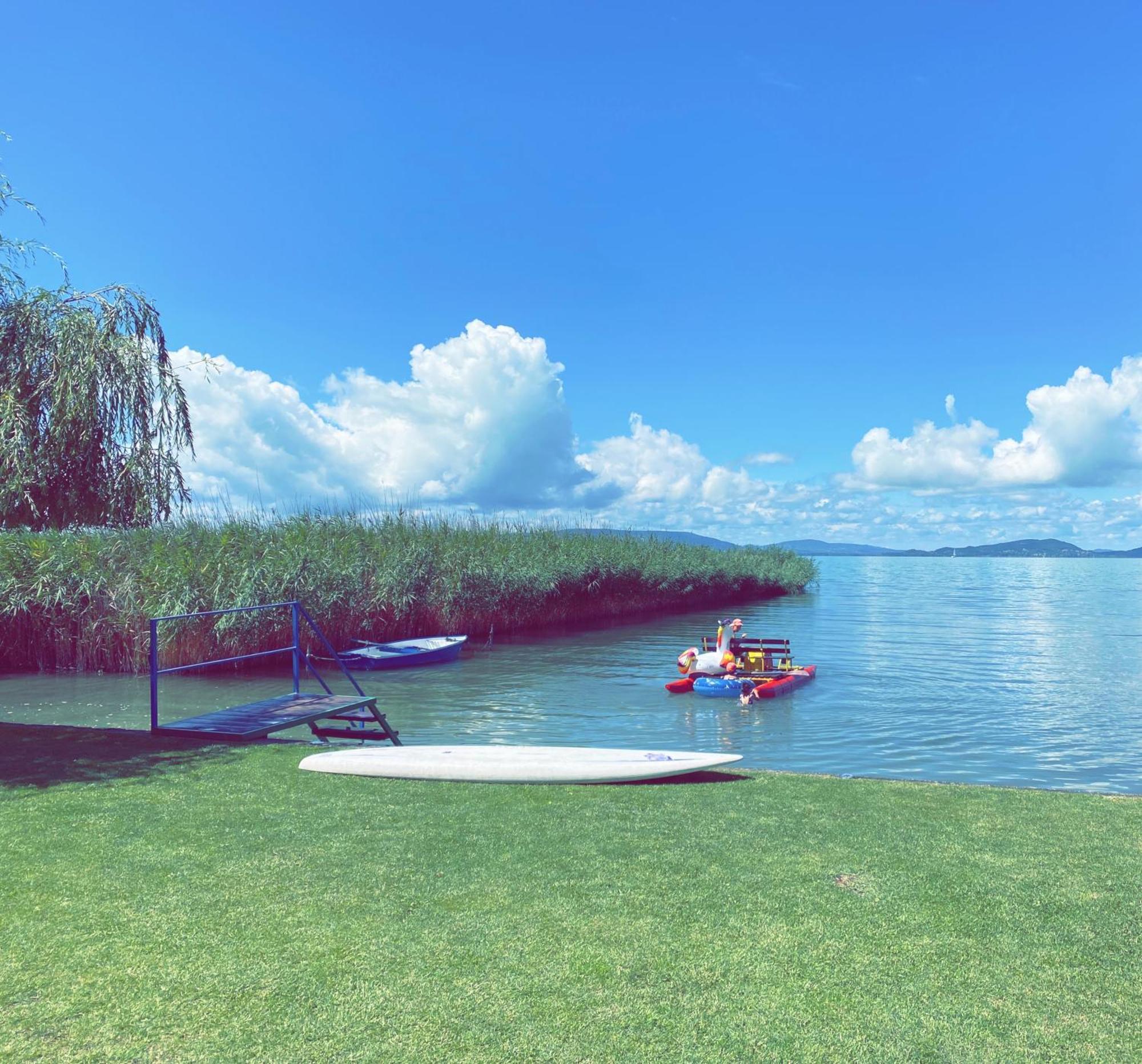 Balaton A Kertben - Balaton In The Garden - Beachfront Houses With Beautiful View, Private Beach Балатонфеньвеш Екстер'єр фото