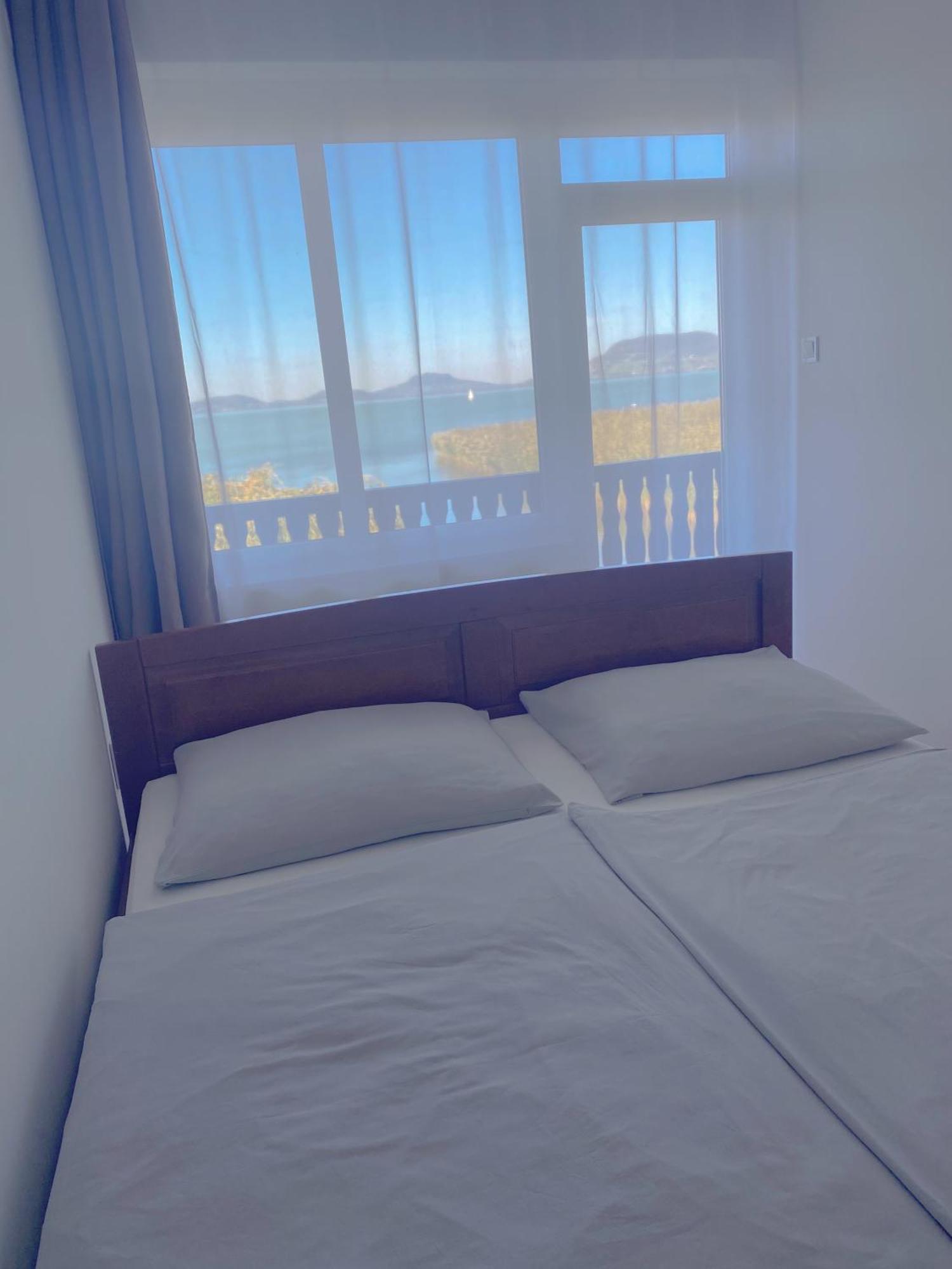 Balaton A Kertben - Balaton In The Garden - Beachfront Houses With Beautiful View, Private Beach Балатонфеньвеш Екстер'єр фото